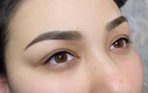 Phun mày tán bột 2026: Ai phù hợp? Lợi thế so với điêu khắc?