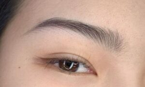 Nên chọn phun mày hay điêu khắc? So sánh giúp bạn quyết định