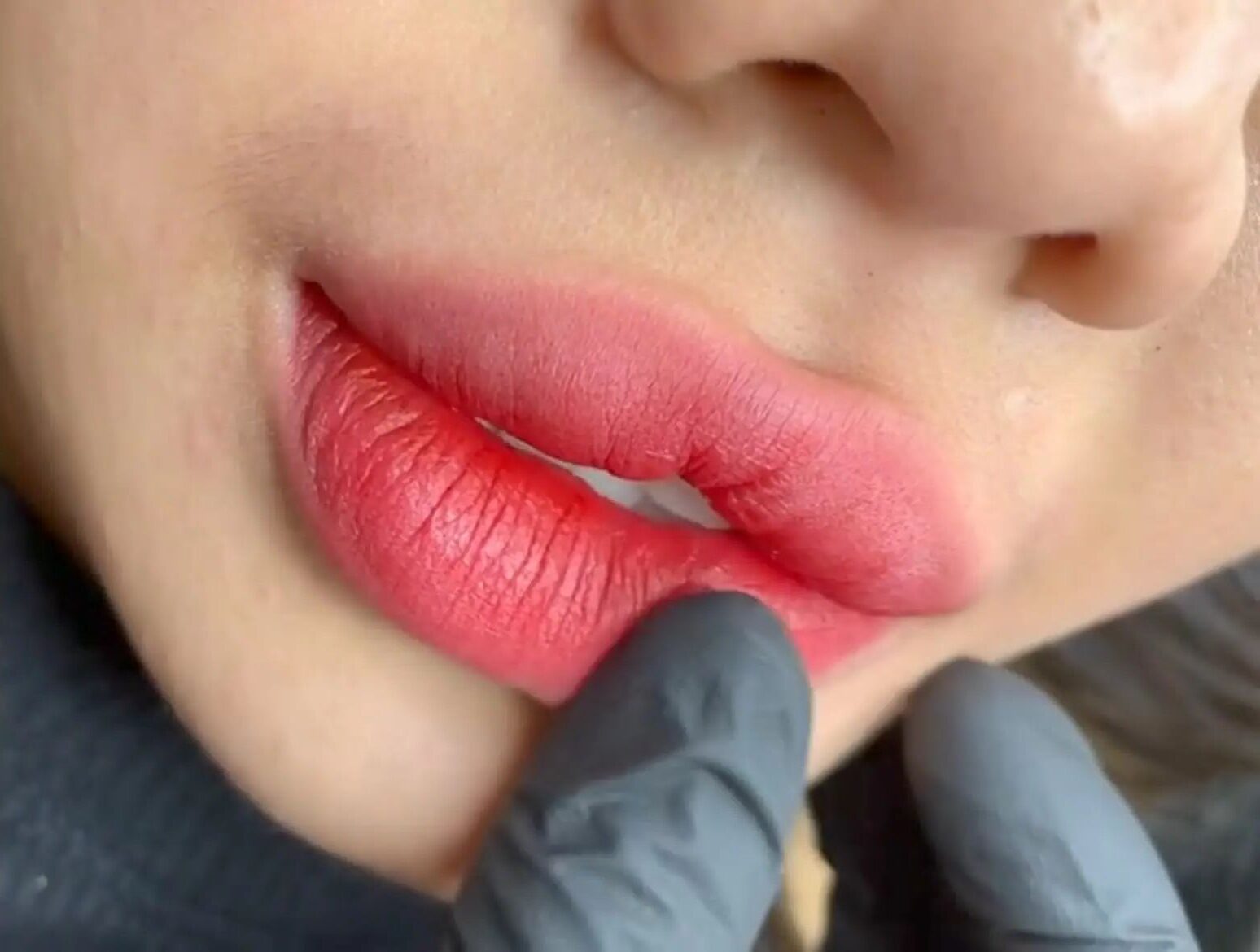 Phun môi phục hồi nền môi thâm: Công nghệ hay chỉ là chiêu marketing? 4 Công nghệ Nano 8D có gì khác biệt? Phù hợp cho môi hay mày?