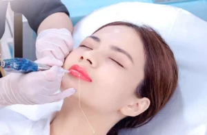 So sánh phun môi và xăm môi truyền thống khác nhau ở đâu? Vì sao phun môi đã thay thế xăm môi cũ?