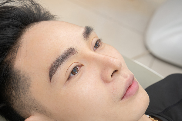 Chân mày nam rõ nét – Thu hút năng lượng tốt và vận may trong công việc