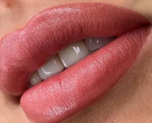 Phun môi màu hồng tây có bền không? yếu tố ảnh hưởng độ giữ màu