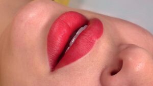 Phun môi không ‘bánh bèo’: Phong cách cool ngầu cho mọi cá tính