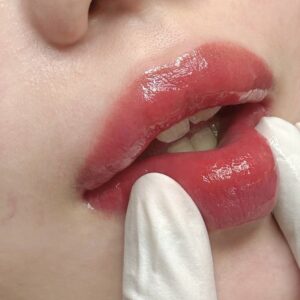 Phun môi và son môi — sự khác biệt quan trọng