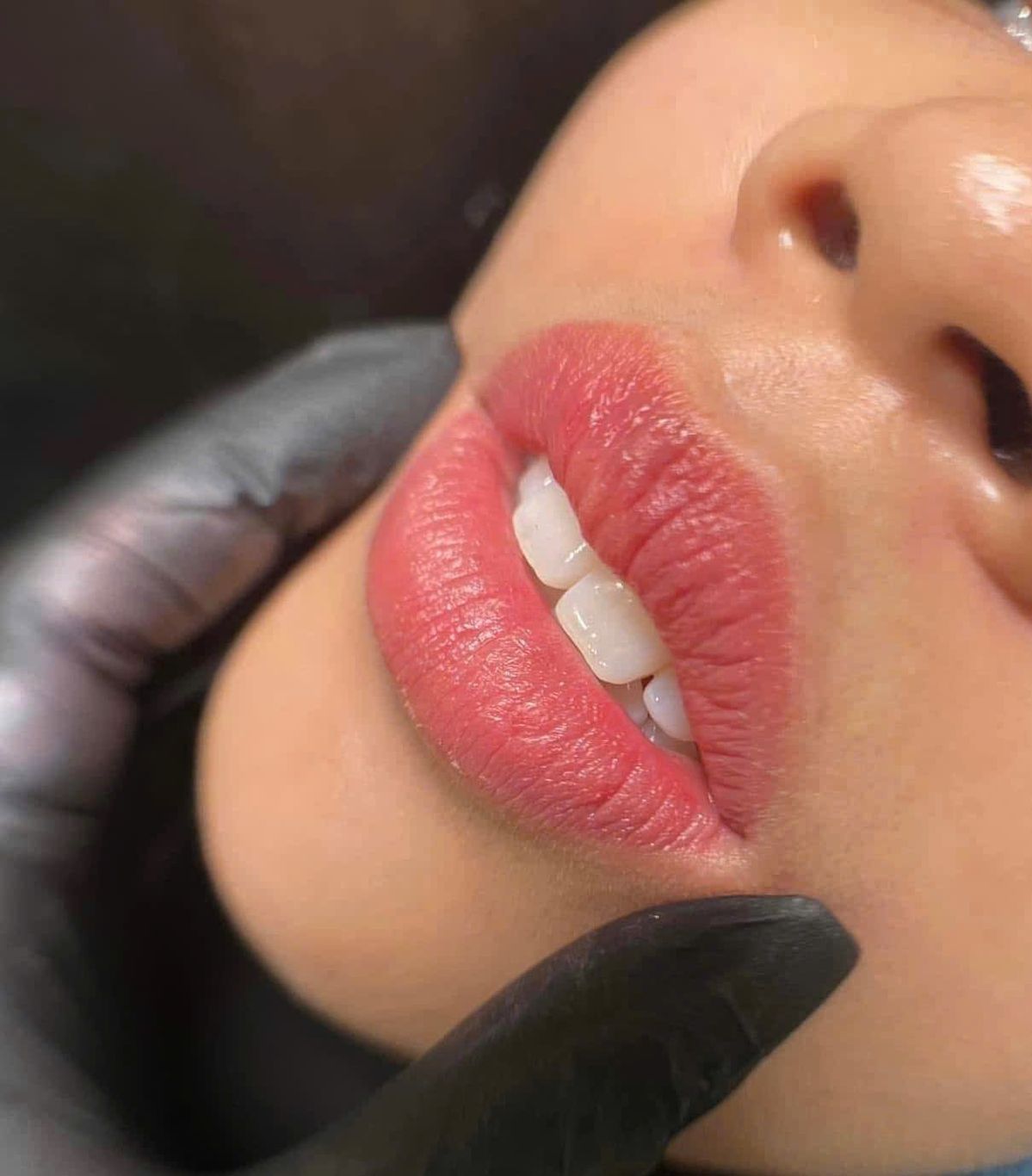 Có nên phun xăm môi khi môi khô hoặc thâm nặng? Lời khuyên từ chuyên gia