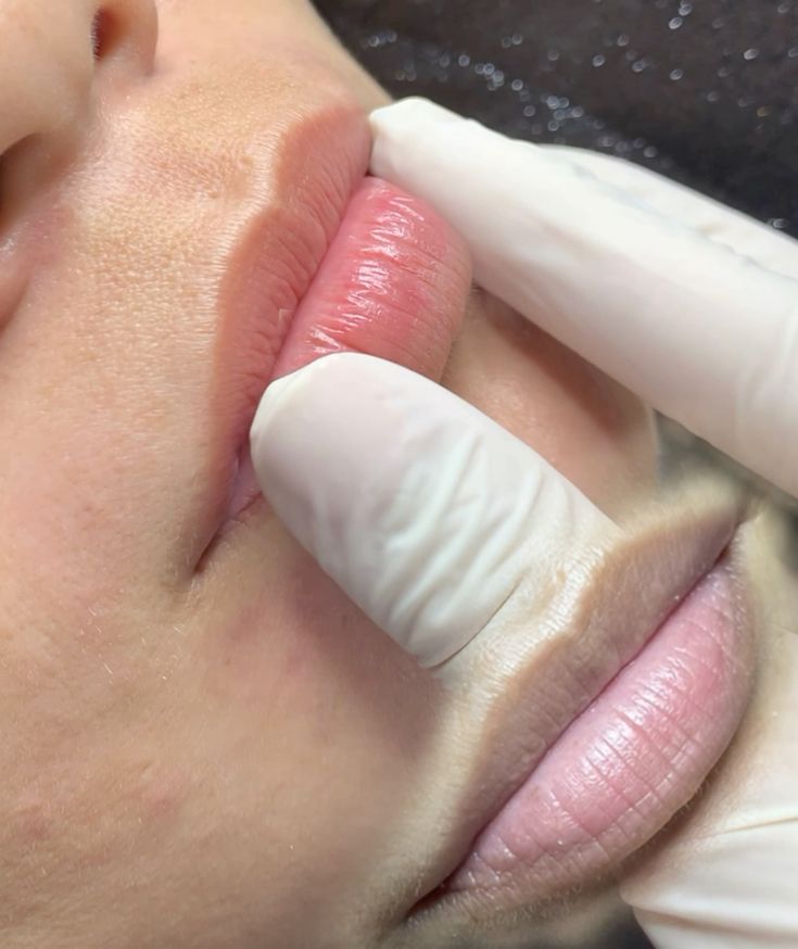 10 điều cần chuẩn bị trước khi phun môi để màu lên đẹp chuẩn?