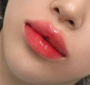 Phun môi có ảnh hưởng đến hút son sau này không?