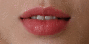 Tại sao cùng phun một màu, người môi tươi người môi xỉn?