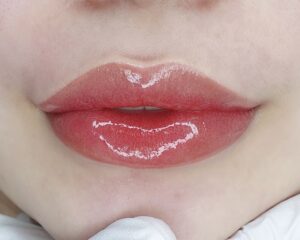 Phun môi nhẹ – hiệu ứng đẹp sâu