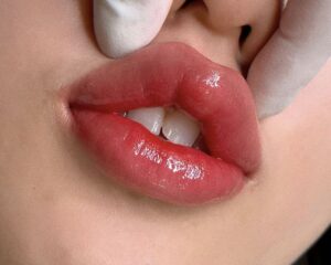 Phun xăm môi cá nhân hóa theo từng dáng mặt