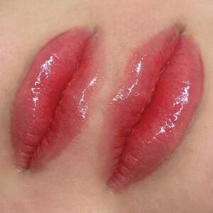 Phun môi và cảm giác thức dậy đã thấy mình xinh