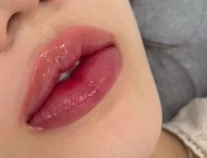 Phun môi: Nâng tông nhan sắc mà vẫn giữ nguyên thần thái