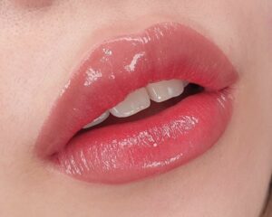 Phun môi: Bí mật nhỏ của những cô gái bận rộn