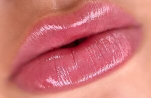 Một lần phun môi, mỗi sáng tiết kiệm 10 phút son môi