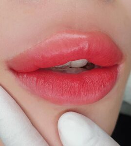 Phun môi không make-up: lựa chọn của phụ nữ hiện đại