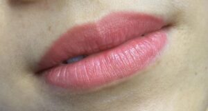 Phun môi không hợp màu: có sửa được không và sửa khi nào là đúng?