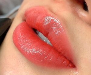 Phun môi màu cam hồng đào: tone ngọt nhẹ giúp đôi môi tươi tắn tự nhiên