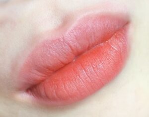 Phun môi có ảnh hưởng đến môi khi ôm hôn/ âu yếm không?