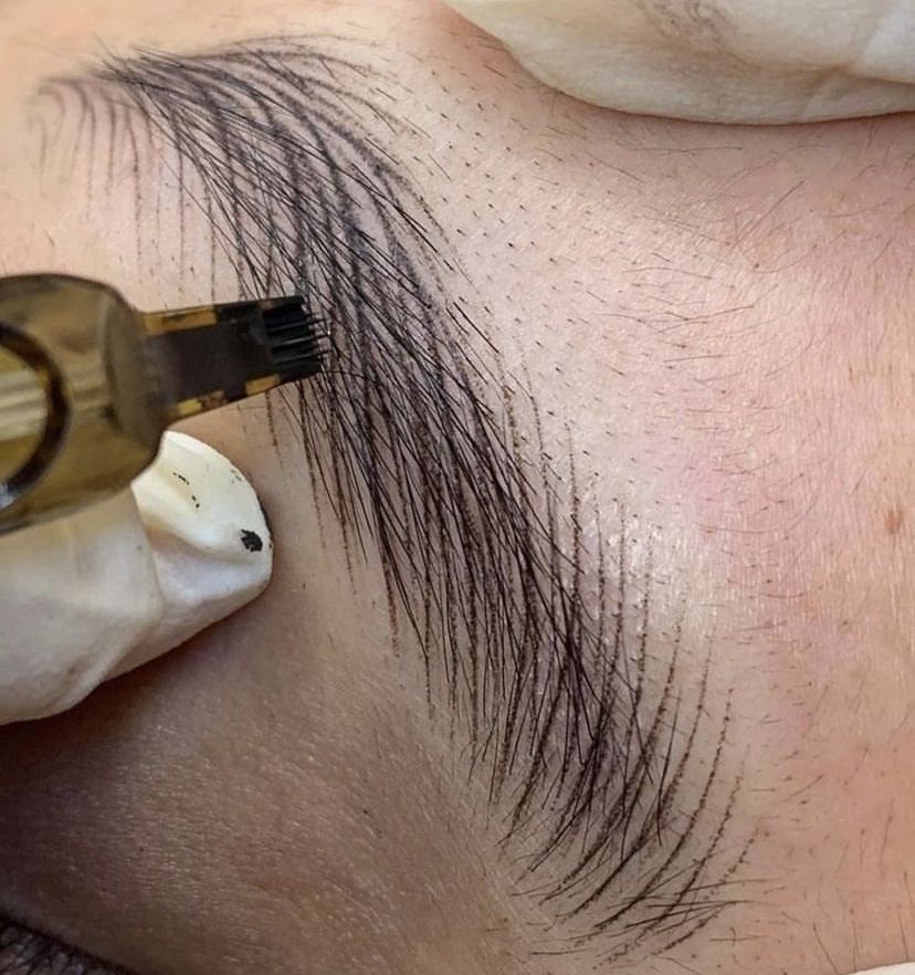 So sánh các kỹ thuật phun chân mày: Ombre – Hairstroke – Điêu khắc 2 Những sai lầm thường gặp khi phun xăm chân mày khiến màu nhanh trổ đỏ, trổ xanh