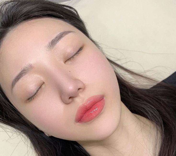 Có nên phun môi cùng lúc với phun mày không? Ưu/nhược điểm