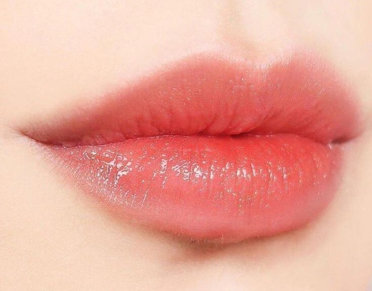 Có thai phun môi có ảnh hưởng đến thai nhi không? Góc nhìn y khoa 1 Phun môi màu cam đào: lựa chọn cho phong cách trẻ trung