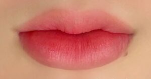 Phun môi collagen và phun môi truyền thống khác nhau thế nào? So sánh chi tiết từ A–Z