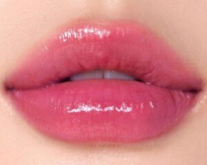 Phun môi màu hồng rose: tone sang nhẹ giúp đôi môi hồng hào tự nhiên