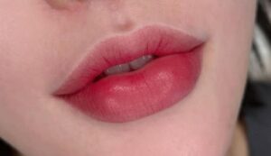 10 dấu hiệu cho thấy bạn đã chọn sai màu phun môi