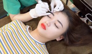 Lông mày mới phun bị dính nước: những rủi ro bạn cần biết