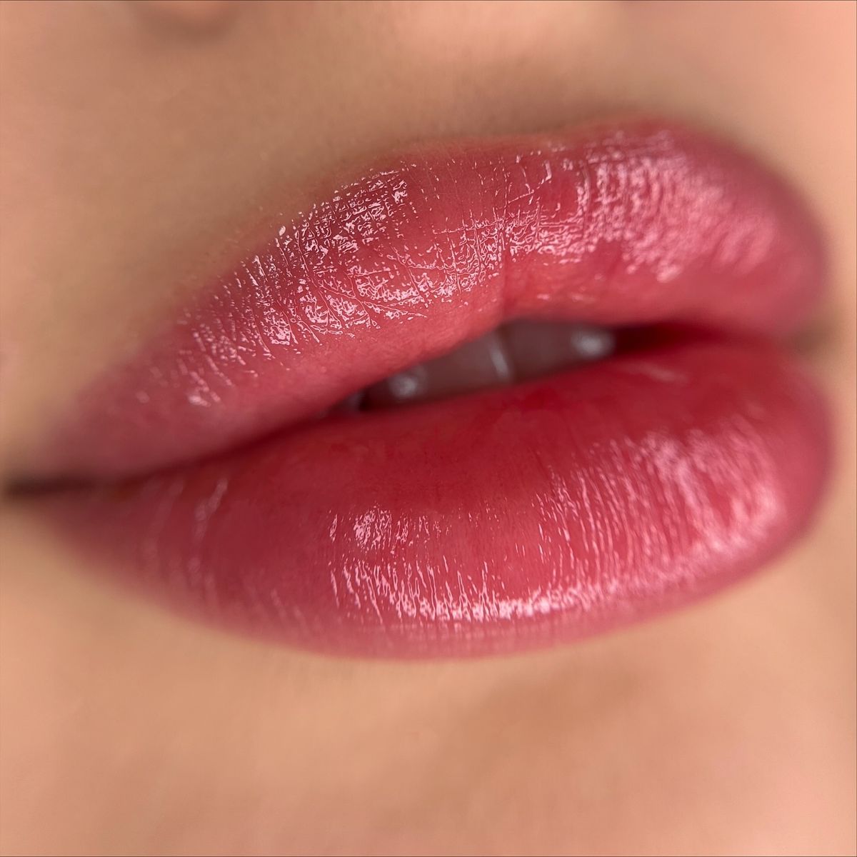 Phun môi có làm môi to hơn hay không? Hiệu ứng thị giác giải thích!