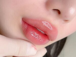 Làm đẹp đôi môi theo cách rất… đời