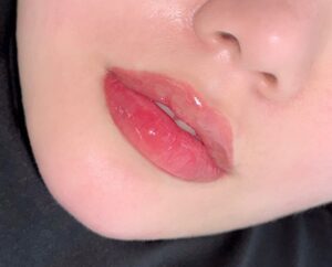 Phun môi hiện đại: Rạng rỡ không cần lớp son