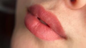 Phun môi bị lỗi có chỉnh sửa được không? Giải pháp cho từng tình trạng