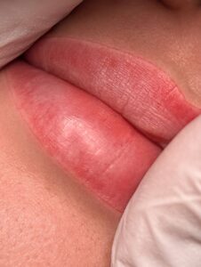 Bí quyết chăm sóc sau phun xăm môi giúp màu lên chuẩn & bền đẹp