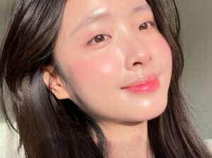 Bí quyết giúp phun môi tự nhiên lên màu trong trẻo như môi thật