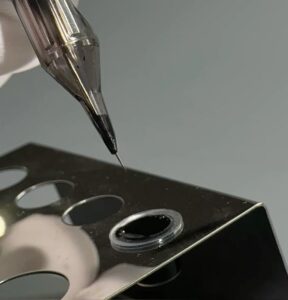 Phun môi có hại răng miệng không? Bác sĩ nói gì? 3 Cách chọn mực phun xăm an toàn, lên màu chuẩn & bền lâu theo từng loại da