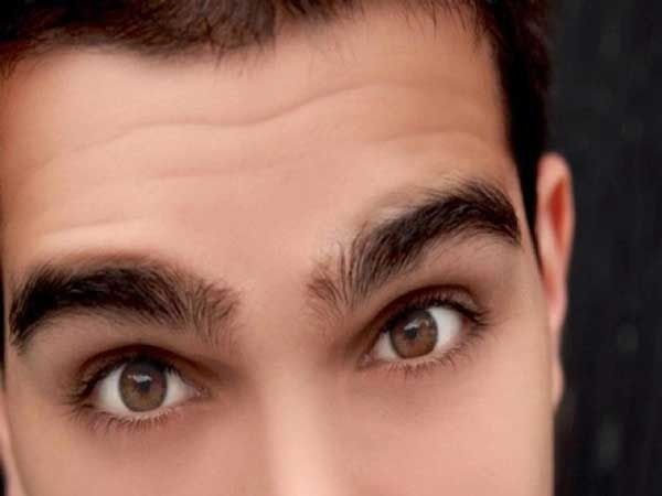 Phun xăm chân mày phong thuỷ có thật sự ảnh hưởng tài lộc không? 2 Chân mày rậm có nên phun thêu không để giữ nét nam tính?