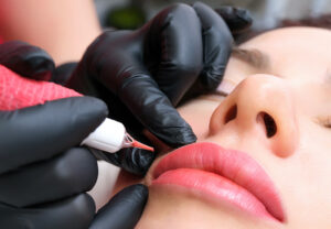 Phun môi không chỉ là đổi màu: điều gì thực sự quyết định môi đẹp lâu dài?