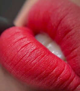 Hướng dẫn cách chăm sóc sau khi phun xăm môi để màu lên đẹp lâu