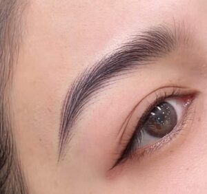 Mày Hairstroke sau 1 năm trông như thế nào? Hình ảnh và đánh giá thực tế