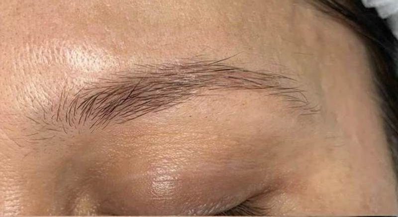 Nên phun chân mày hay điêu khắc nếu lông mày thưa và da mỏng?