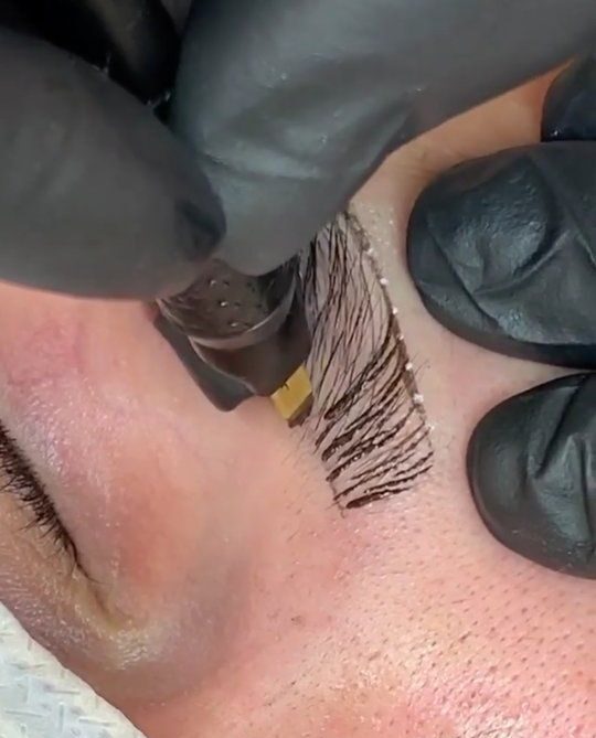 Phun chân mày giá bao nhiêu là hợp lý so với chất lượng thực tế? 1 Những sai lầm khi điêu khắc chân mày khiến mày nhanh hỏng