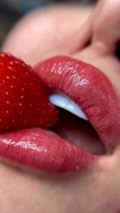 Những sai lầm khiến phun môi không lên màu dù dặm nhiều lần 1 Những sai lầm khiến phun môi không lên màu dù dặm nhiều lần