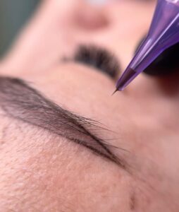 Phun chân mày Ombre có tự nhiên không? So sánh Ombre và Hairstroke