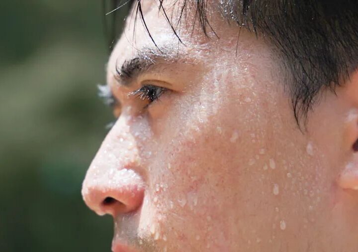 Phun chân mày kiêng nước bao lâu nếu da dầu và dễ đổ mồ hôi?