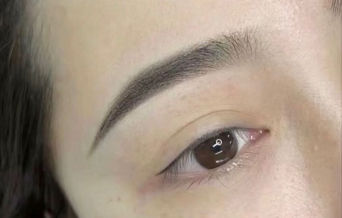 Phun chân mày ombre là gì và khác gì so với phun tán bột truyền thống?