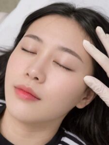 Phun mày tự nhiên không nằm ở dáng – mà nằm ở lớp da