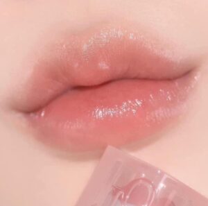 Phun môi bao lâu thì được dùng son dưỡng? Cách chọn son an toàn cho môi mới phun