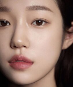 Phun môi bao lâu thì lên màu đẹp? Hiểu đúng để không hoang mang