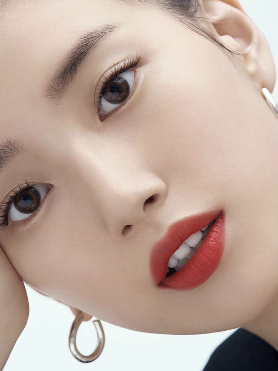 Phun môi bị nhạt sau bong: Hiện tượng bình thường hay dấu hiệu lỗi kỹ thuật?